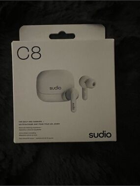 Studio C8 White True Wireless Earbuds with Charging Case